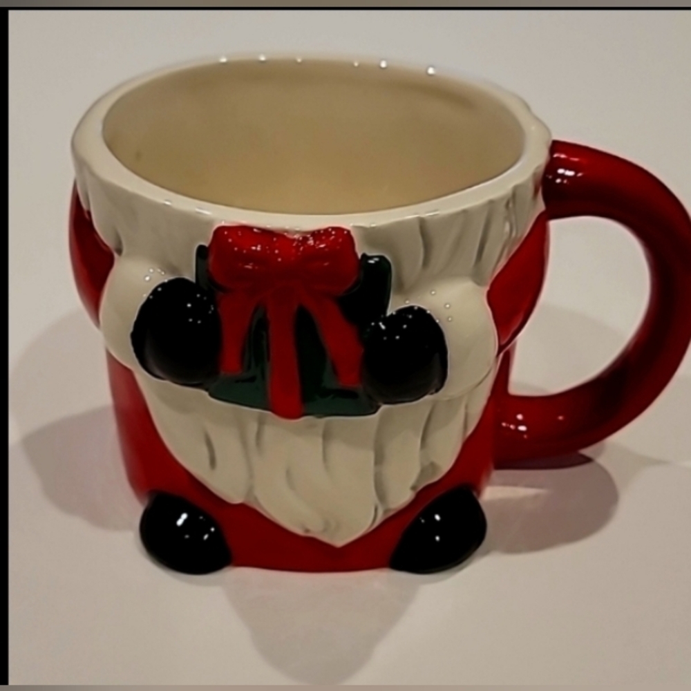 Bo's Artisan Attic Santa With A Gift Holiday Large Coffee Mug Red Green